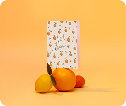 Fruit met daar op een kaart met de tekst: veel beterschap