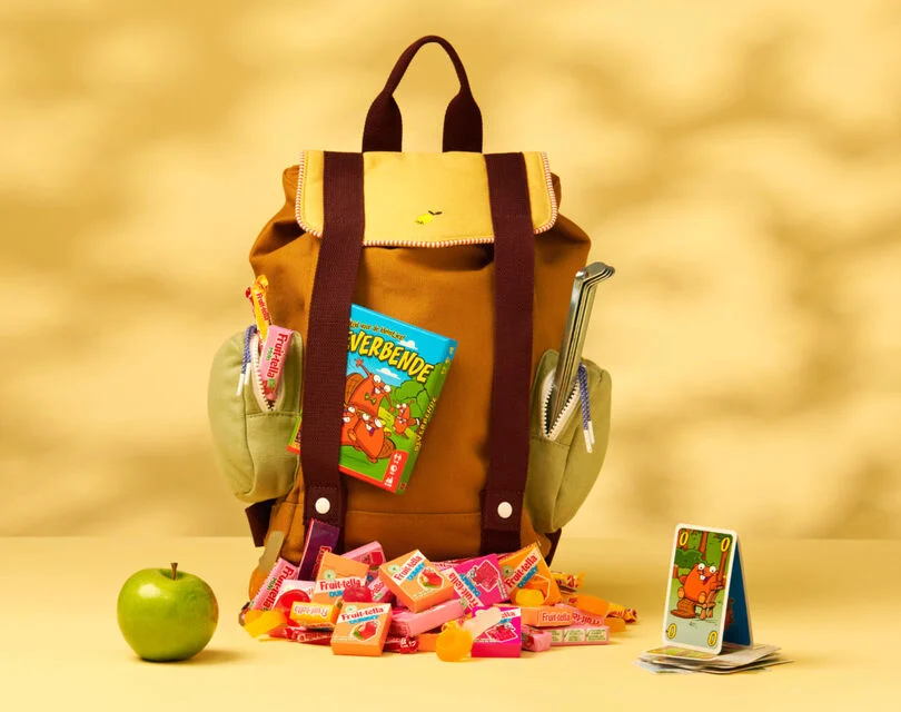 Een rugzak waar allemaal op kamp cadeautjes in zitten