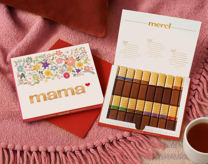 Merci chocolade met het woord mama op de voorkant van de doos