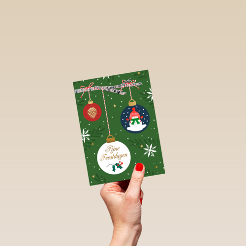 Klassieke kerstkaart met kerstballen