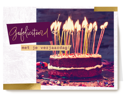 Verjaardagskaart taart met heleboel kaarsjes