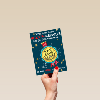 geslaagd kaart uitknip medaille