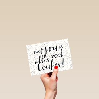 een kaart met de lieve tekst met jou is alles veel leuker