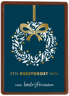 kerstkaart met krans op blauwe achtergrond
