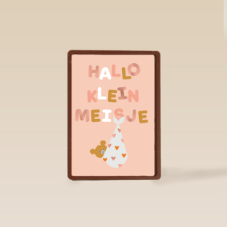 Hallo klein meisje Beertje in knapzak