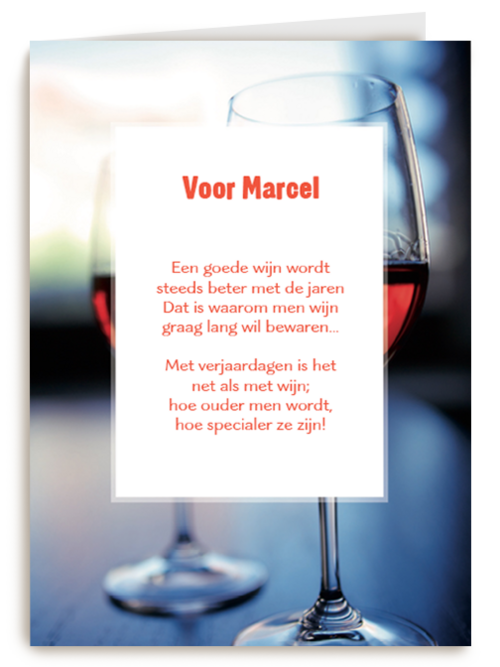proosten op je verjaardag met twee glazen rode wijn