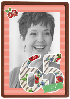 Vijfenzestig jaar met rode bloemen