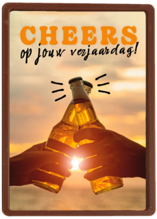 Cheers op je verjaardag bier