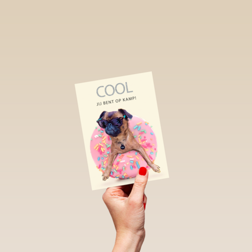Op kamp kaart Cool hondje met donut