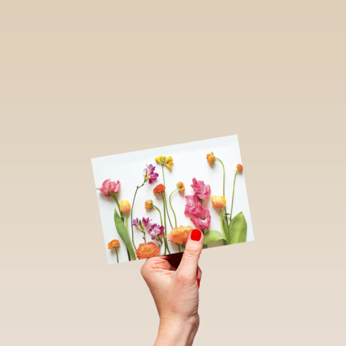 summervibes kaart blanco met vrolijke bloemen erop