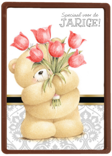 beer met boeket rode tulpen