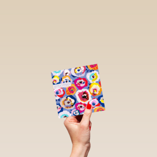 Gefeliciteerd kaart grafisch design met bloemen