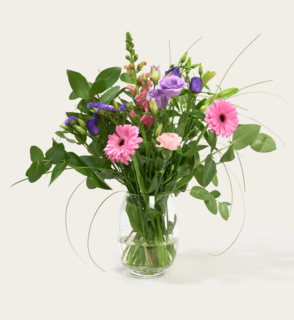 Boeket Bloemen Valentijn met Snoepkusjes en Knuffels