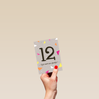 Verjaardagskaart meisje 12 vlaggetjes