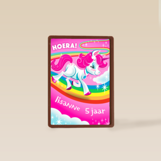 hoera een eenhoorn op een regenboog