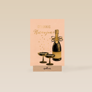 gelukkig nieuwjaar met flesje champagne en glazen