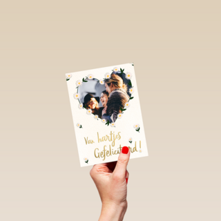 Verjaardagskaart hartjes gefeliciteerd bloem