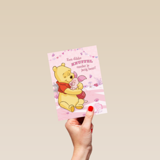 winnie en knorretje knuffelen