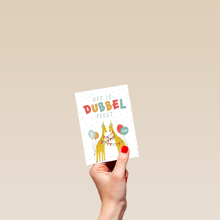 dubbel feest met twee giraffen en confetti