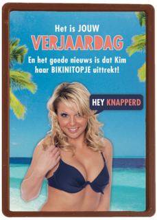 kim trekt haar bikinitopje uit