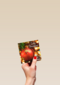 zakelijke kerstkaart met rood met gouden kerstbal