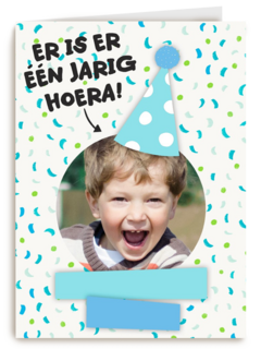 een blauwe fotokaart met feesthoed