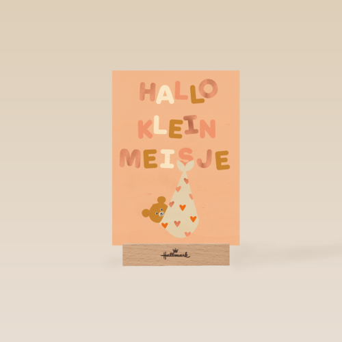 Hallo klein meisje Beertje in knapzak