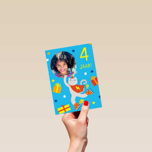 Feestende kat 4 jaar fotokaart