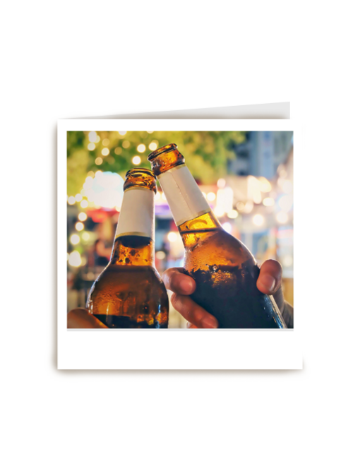Gefeliciteerd kaart cheers met bier Polaroid