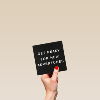 letterbord kaart met de tekst get ready for new adventures
