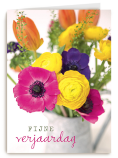 een hele vaas met bloemen