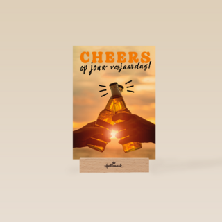 Cheers op je verjaardag bier