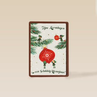 kerstkaart elven die kerstboom optuigen