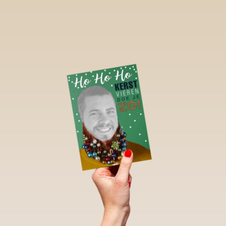baard met kerstballen