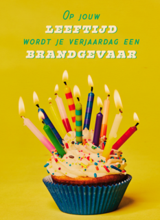 Heel veel kaarsjes op een cakeje