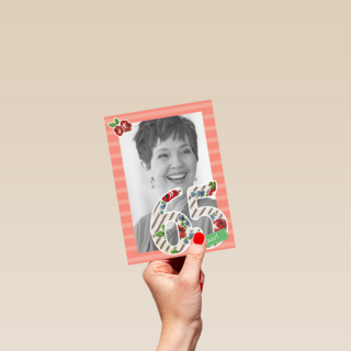 Vijfenzestig jaar met rode bloemen