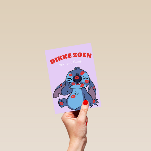 Stitch Dikke Kus Op Kamp