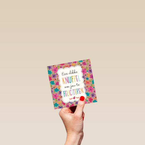 gefeliciteerd vrouw knuffel feliciteren dikke