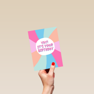 Verjaardagskaart tiener meisje en vrouw hip Yay it is your birthday