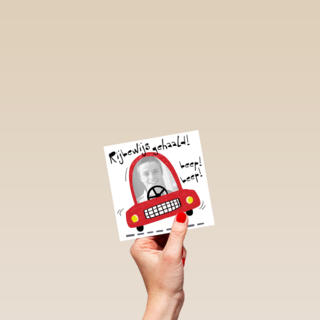 fotokaart rijbewijs rode auto