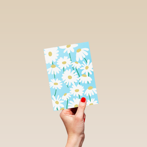 Blanco kaart met witte bloemen