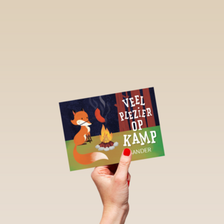 op kamp kaart met een vos die je veel plezier wenst