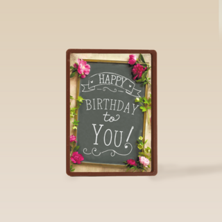 krijtbord omringd met bloemen