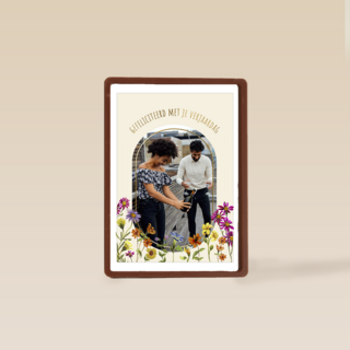 Verjaardagskaart vrouw bloemen en foto