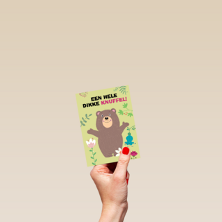Sterktekaart Beer met een hele dikke knuffel