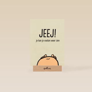 jeej je kan je voeten weer zien zoon