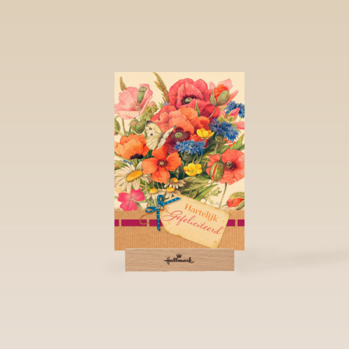 boeket met kaartje hartelijk gefeliciteerd