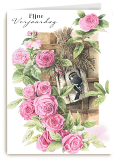 vogel in vogelhuisje tussen rozen