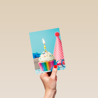 Verjaardagskaart man klassiek cupcake met kaarsje