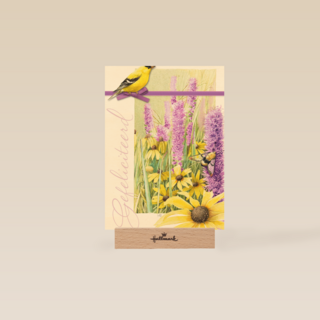 gele vogel met paarse bloemen